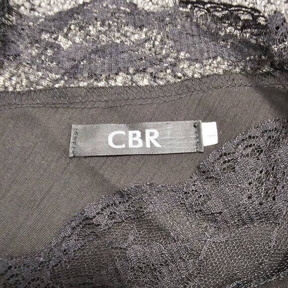 BOGO 🎀 BUNDLE OF 2 Lace accent tops- Size Large - Picture 4 of 9